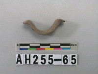 藏品(灰色細砂陶把殘件)的圖片